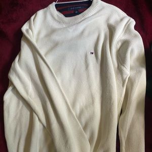 Cream white Tommy Hilfiger sweater. Large true to size
